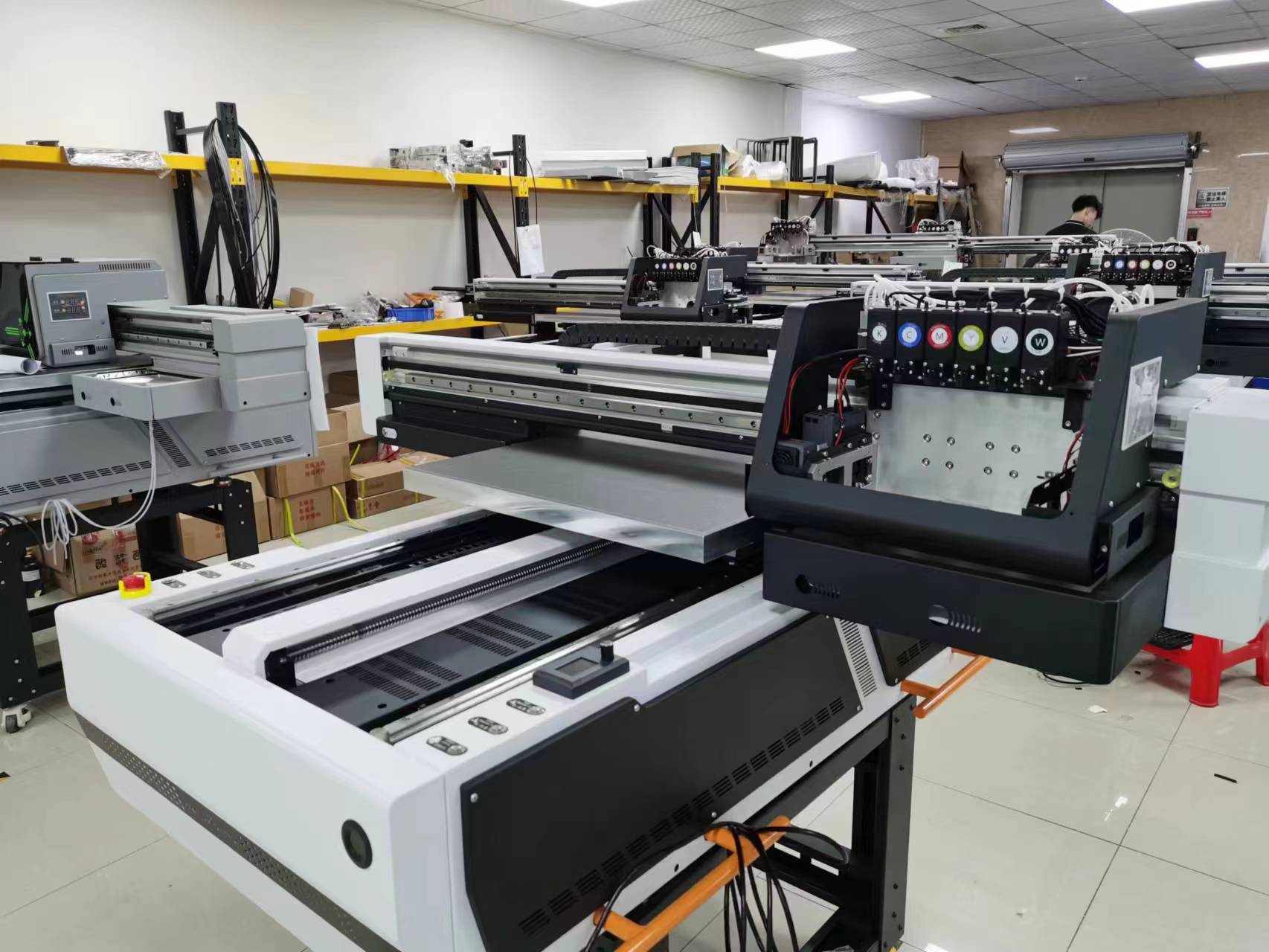 小型uv打印機(jī)多少錢(qián)一臺(tái)  uv打印機(jī)價(jià)格一覽表(圖1)